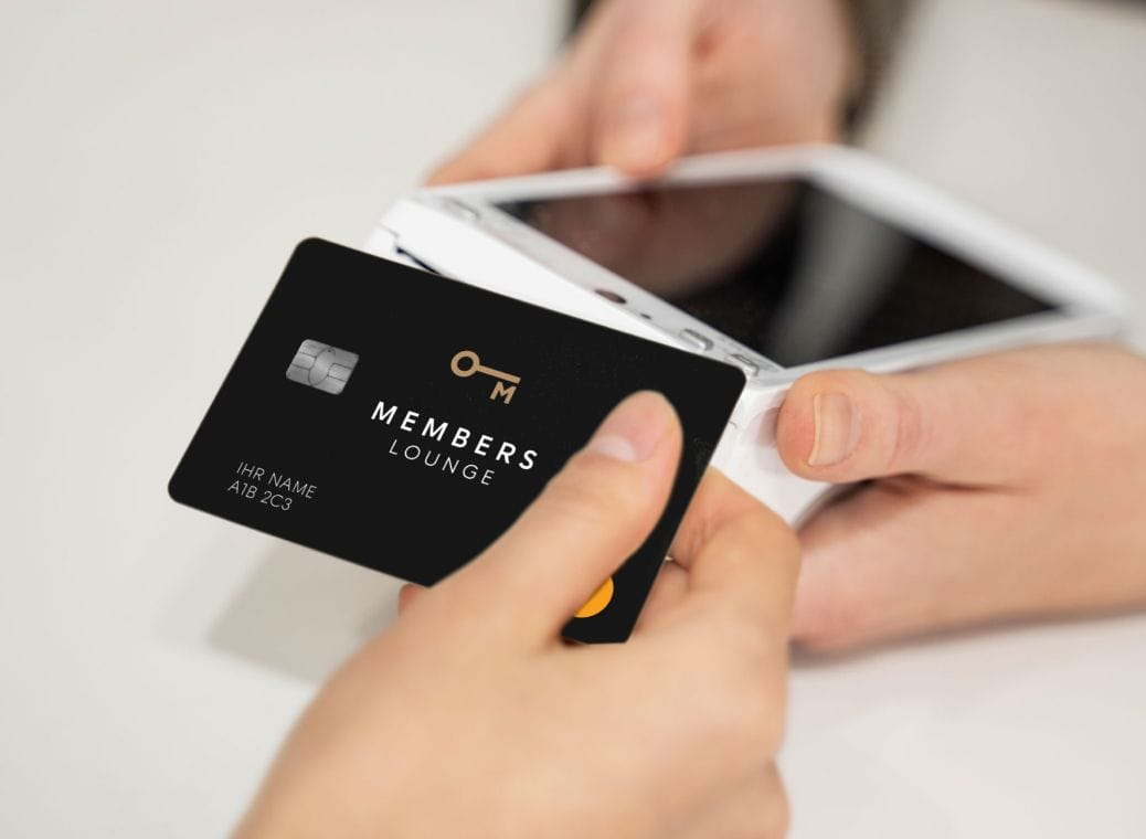 Scannen der Members Lounge Friends Card mit einem Kartenscanner