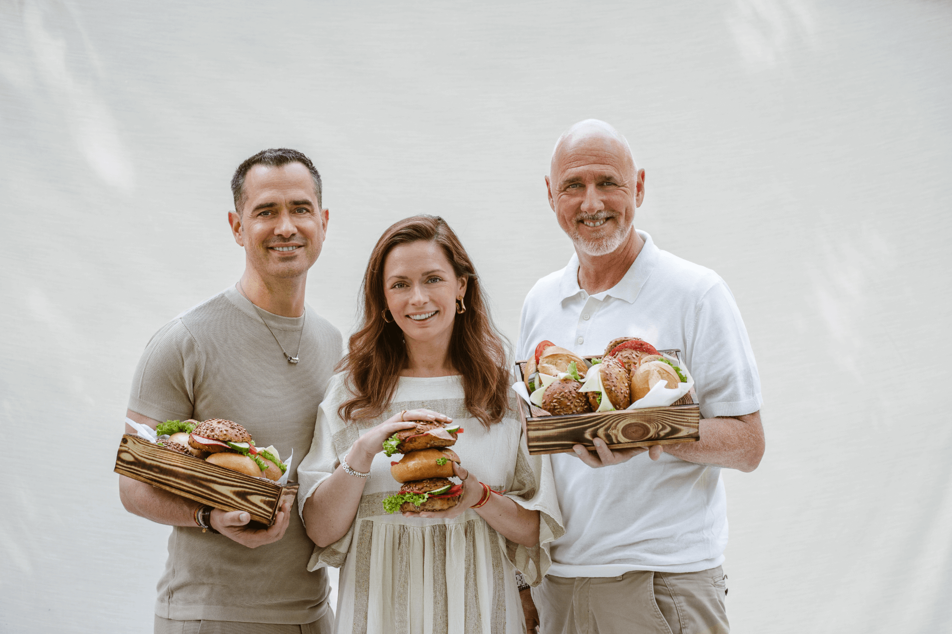 Die CEO's von min food und Breakfast4Kids bekämpfen zusammen das Problem mangelnder Pausenbrote in deutschen Schulen. MIN Food spendet monatlich 500 Pausenbrote um das Hungerproblem an deutschen Schulen zu bekämpfen.