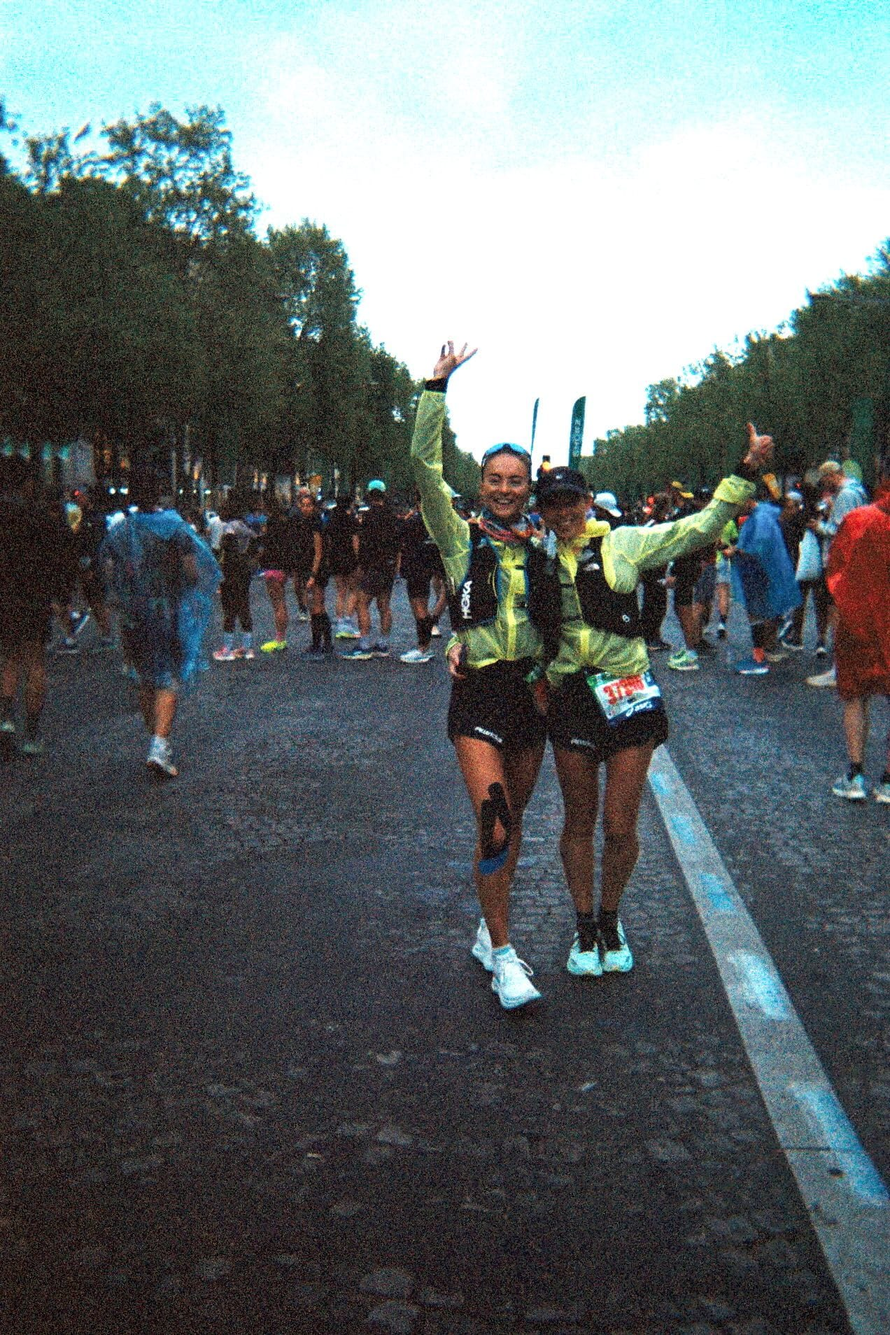 Magalie Jegou et sa sœur sur le Marathon de Paris 2025