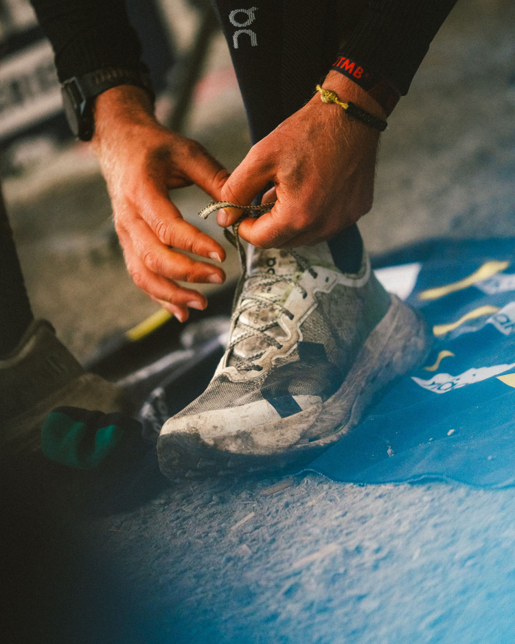 Baptiste Chassagne relace ses chaussures ON RUNNING sur l'UTMB 2026 