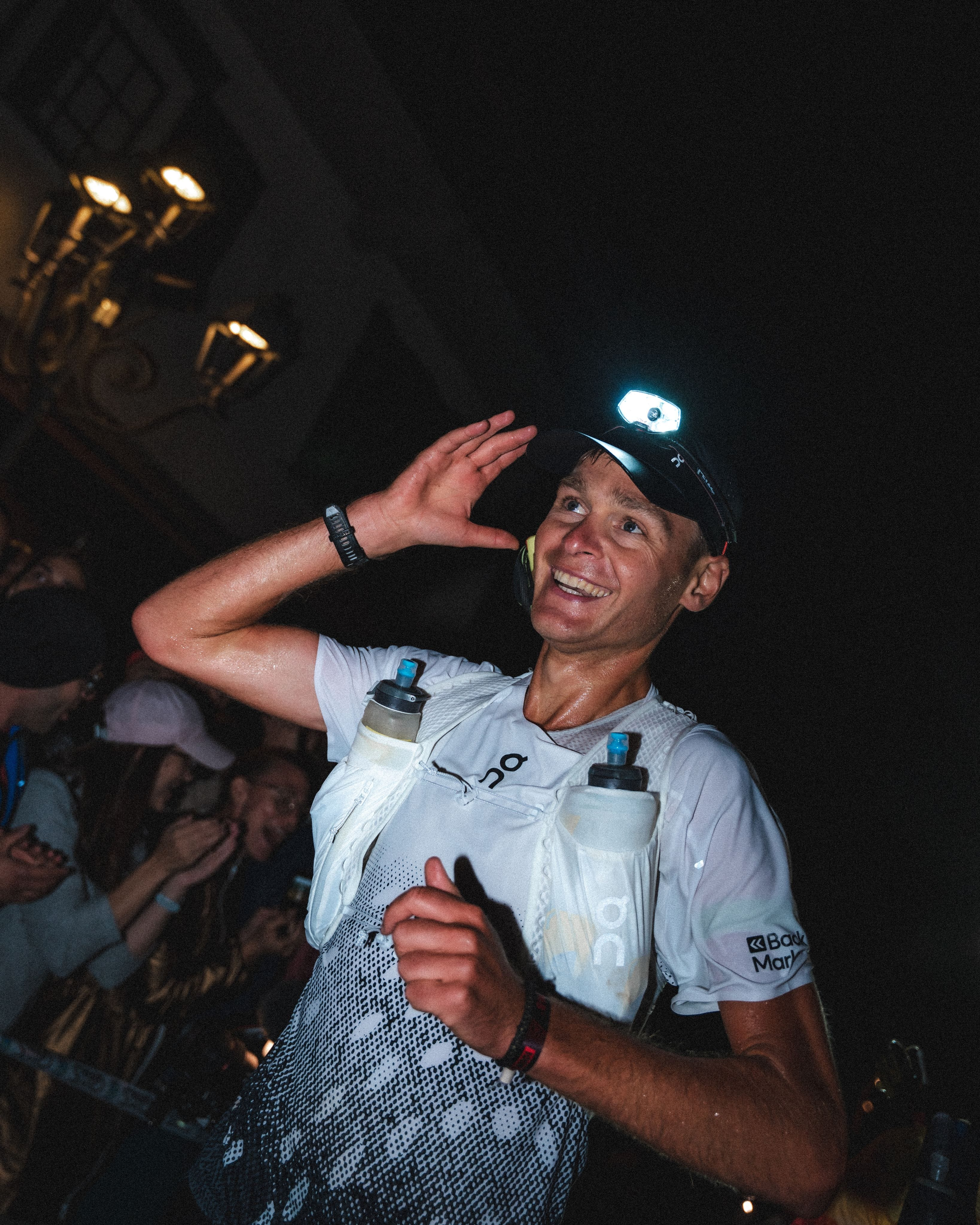 Baptiste Chassagne UTMB 2026 en course de nuit avec frontale