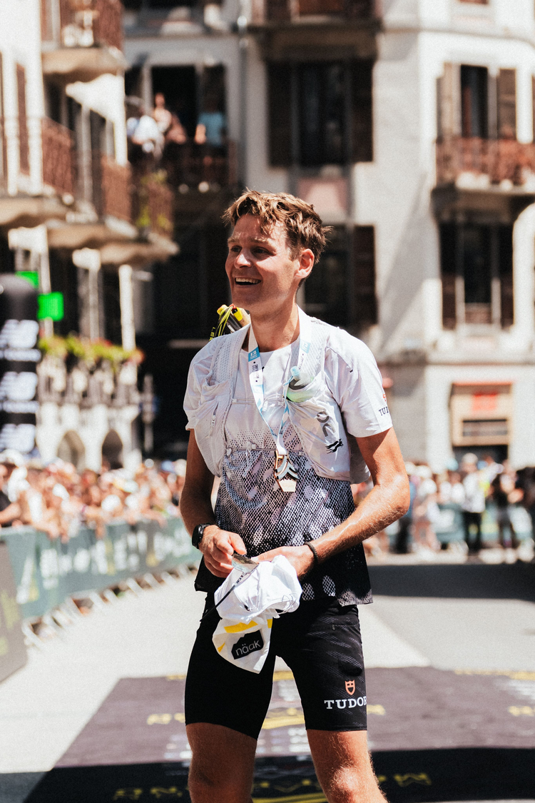 Baptiste Chassagne ligne d'arrivée du trail 90km du Mont-Blanc 2026