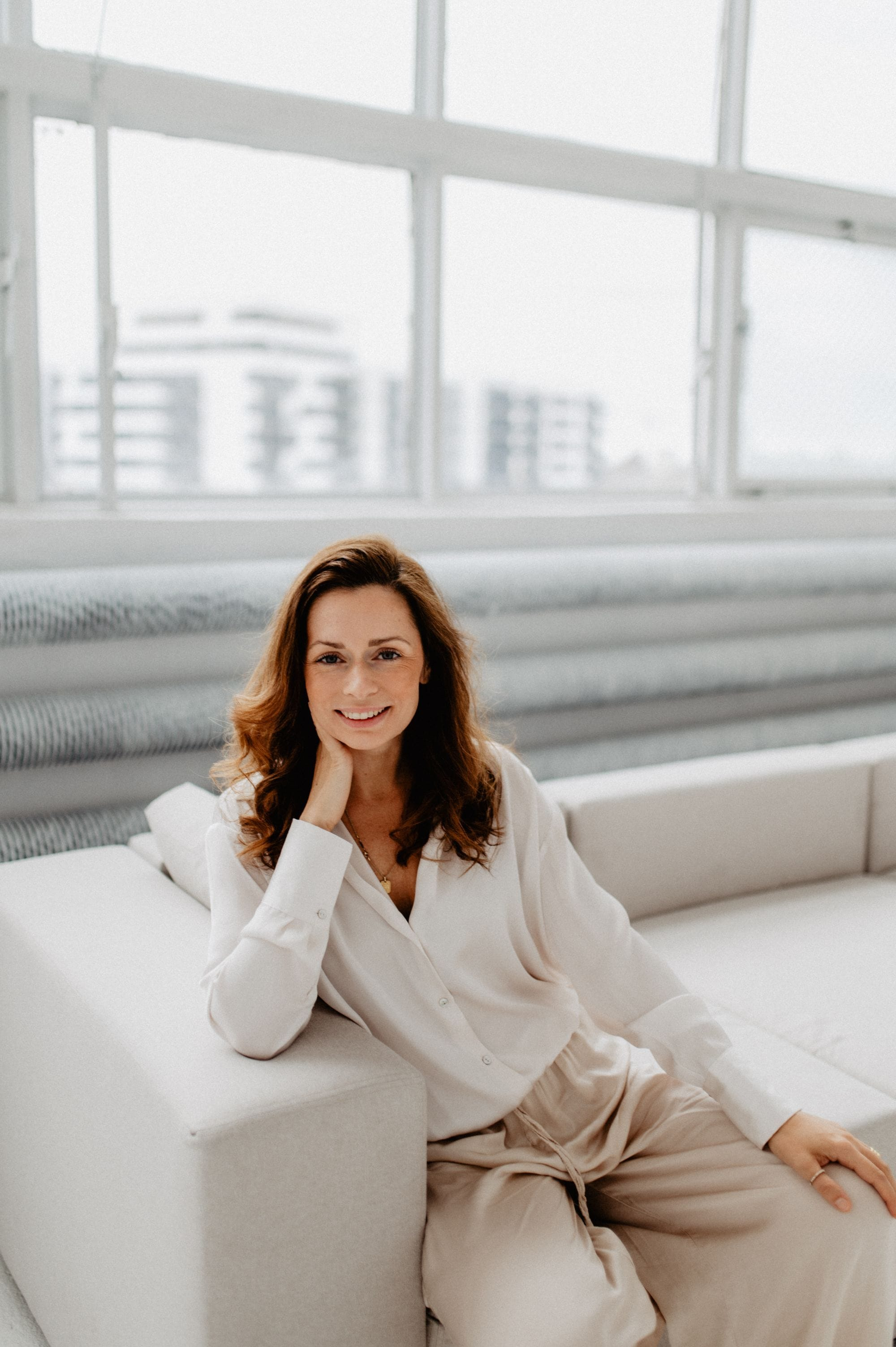 Magdalena Rosa-Kerres, CEO von min food, eine visionäre Führungspersönlichkeit, die sich leidenschaftlich für soziale Verantwortung und innovative Unternehmensführung einsetzt. Erfahren Sie mehr über ihre inspirierende Reise und ihren Beitrag zu einer Verbesserung der Gesellschaft.