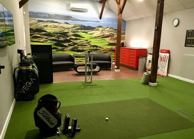 golf course wall mural in an indoor golf studio