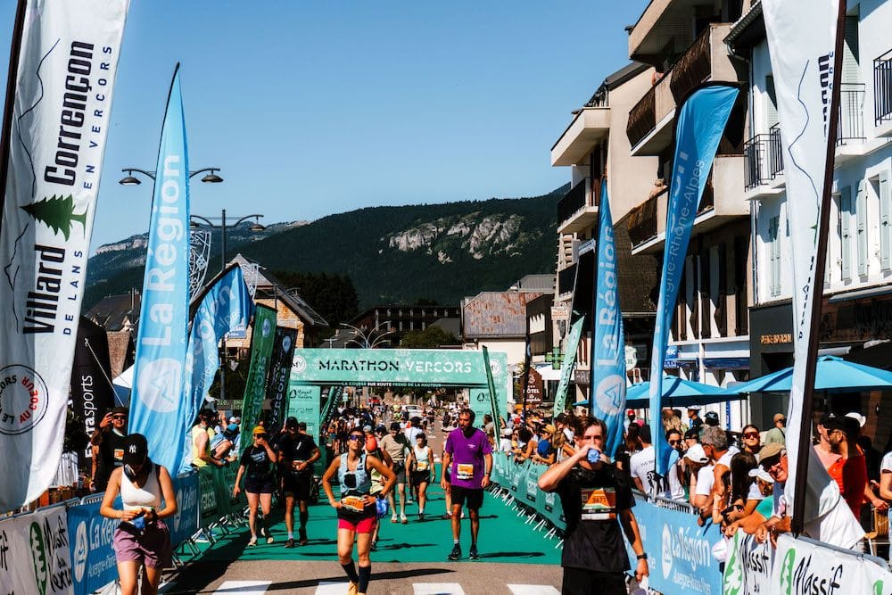 Coureurs à l'arrivée du marathon du Vercors 2025