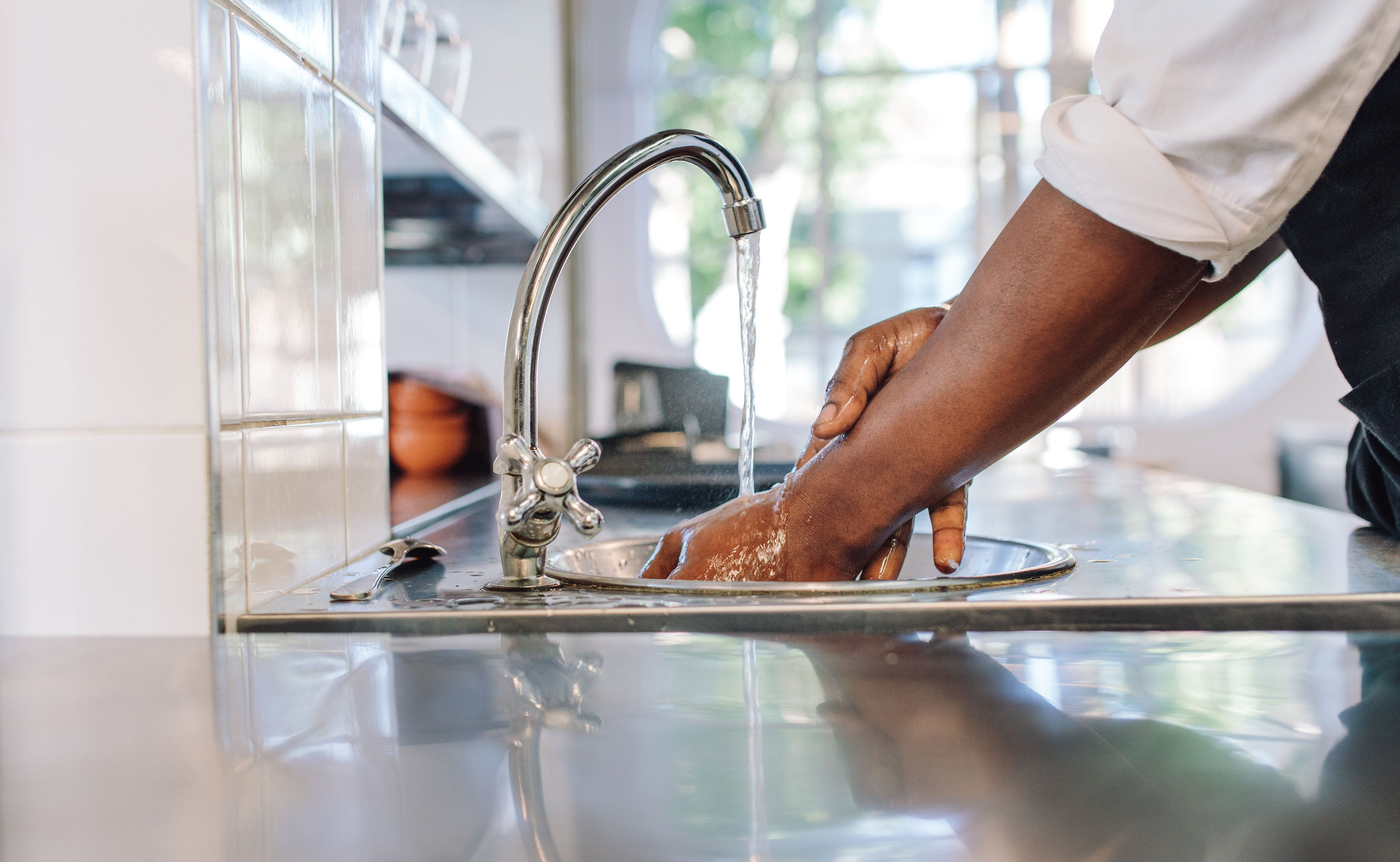 Lebensmittelsicherheit im Fokus: Strengste Hygiene- und Sicherheitsvorschriften für den Schutz der Gesundheit unserer Kunden und die Prävention von Krankheitsausbrüchen