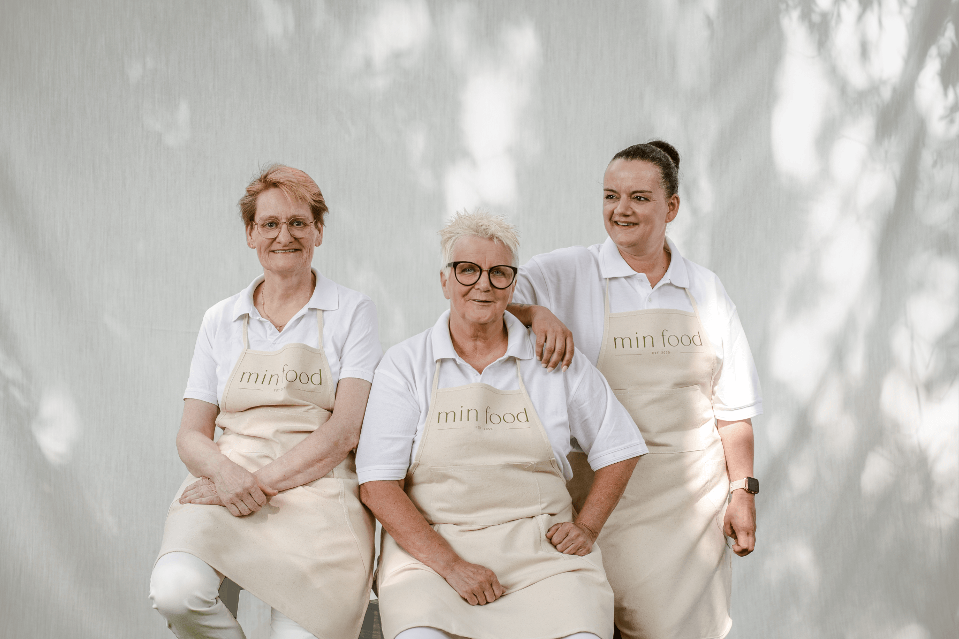 Ein starkes Team, das Freude an der Arbeit findet und gemeinsam nach dem Glück strebt, anstatt von Dauerstress überwältigt zu werden. Gemeinsam schaffen wir Unmögliches.