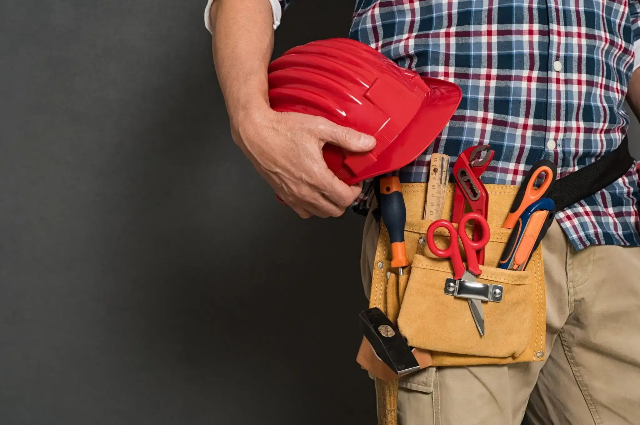 Man holding hard hat