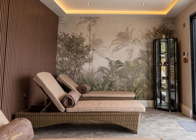 jungle wall mural in a spa treatment room
