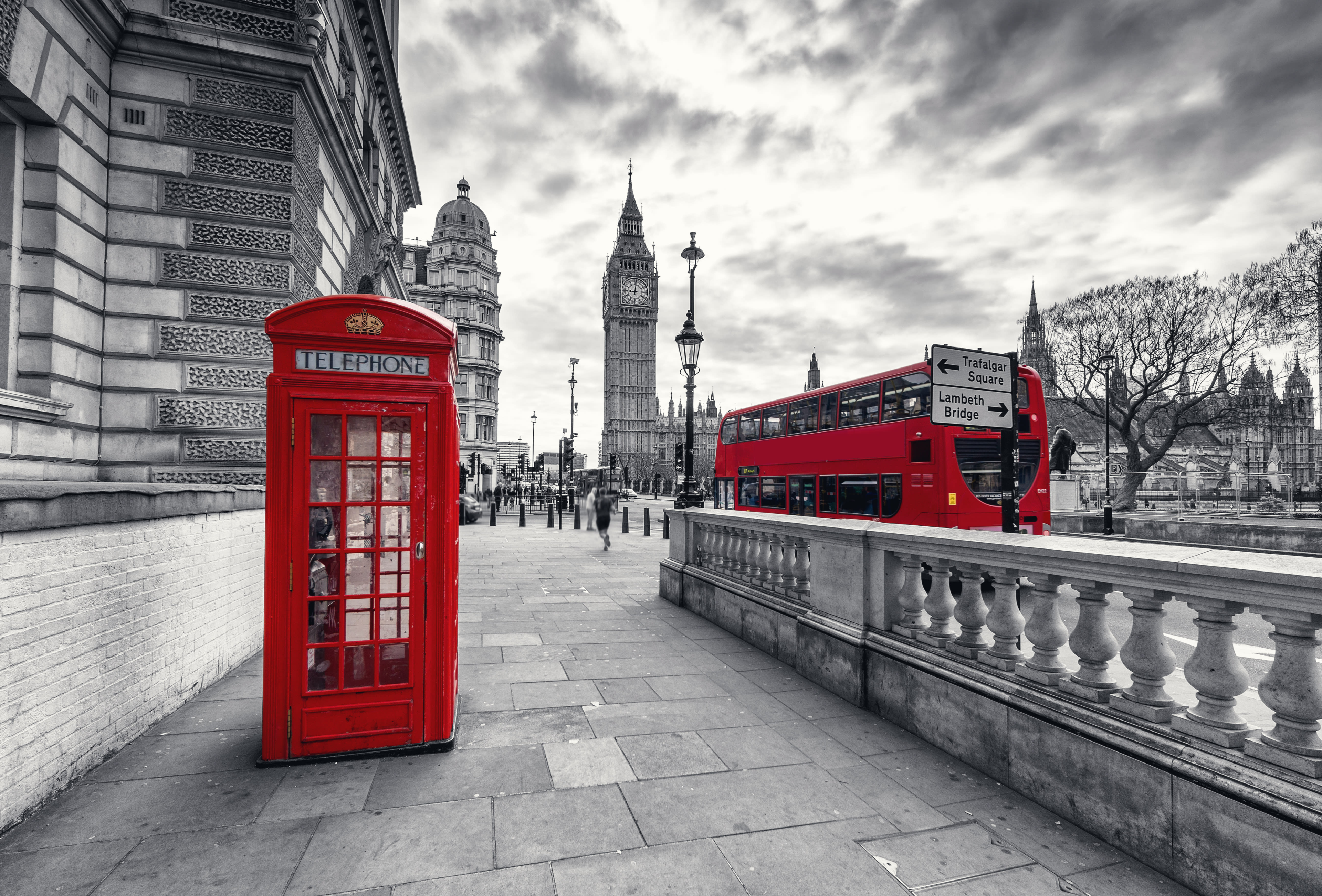 red phone booth in London