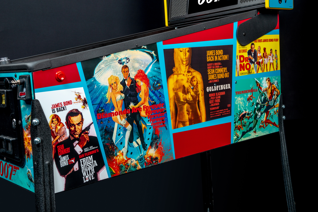 Cabinet art on James Bond 007 Premium pinball.