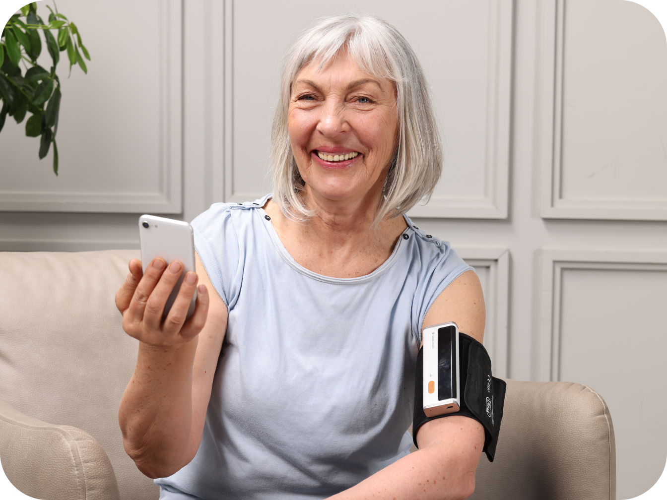 Happy woman using Cardi's blood pressure monitor