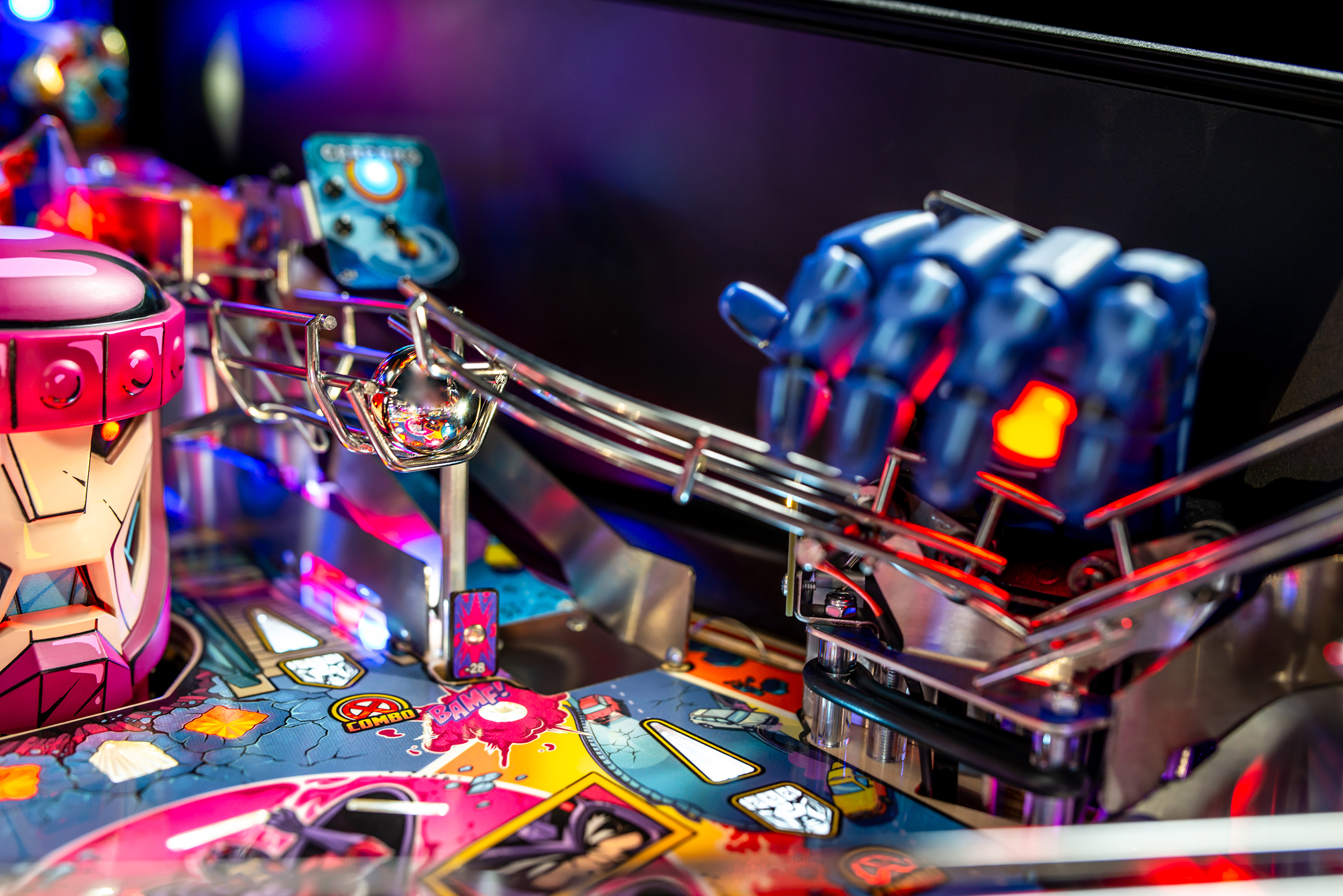 Sentinel hand with illuminated Sentinel beam on The Uncanny X-Men Premium pinball.