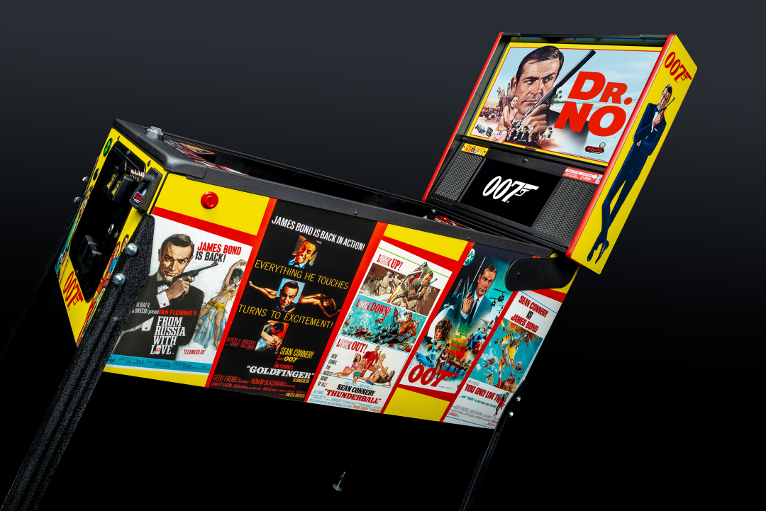 Film poster art on James Bond 007 Pro pinball.
