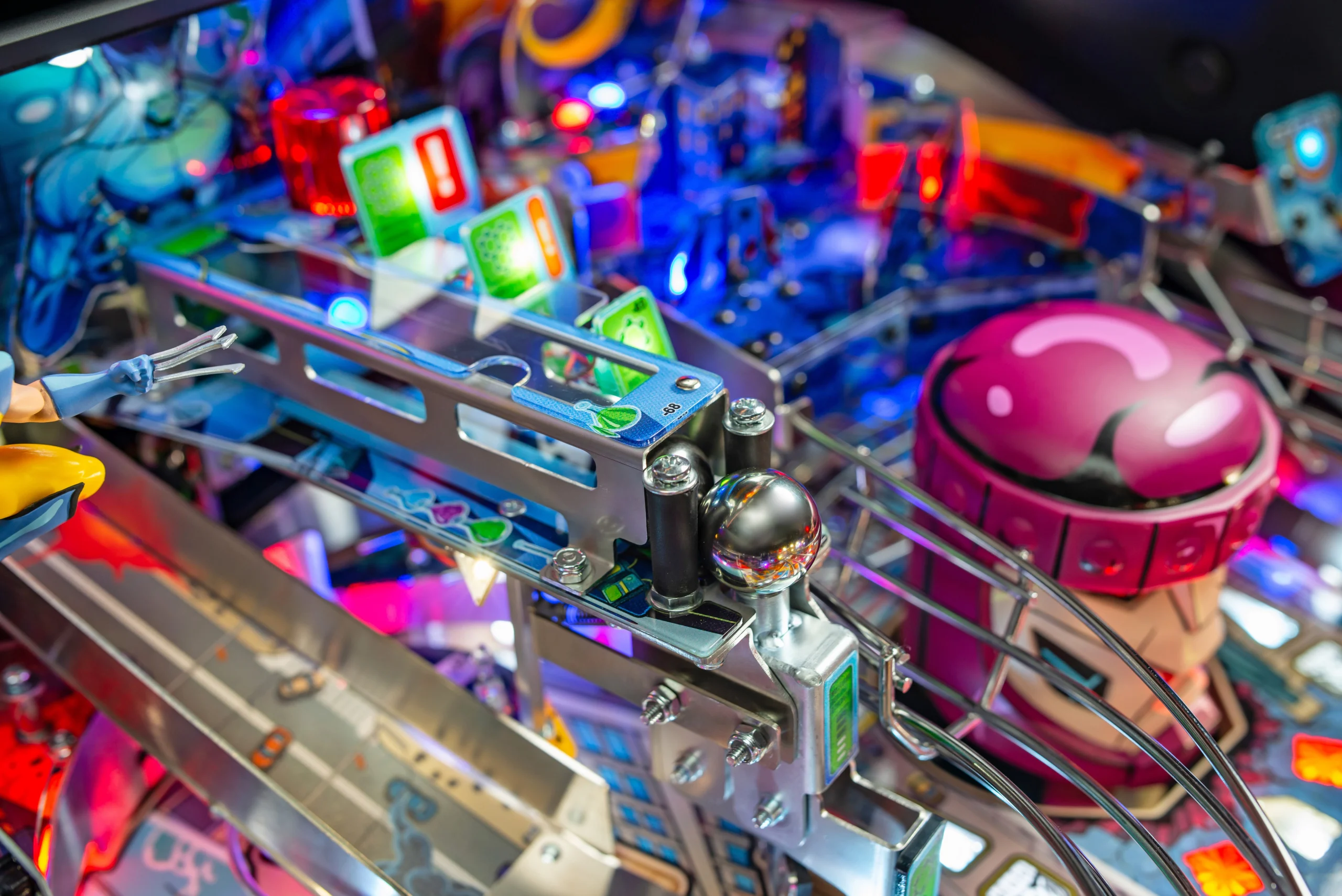 Captive ball vari-target themed as Beast’s Lab on The Uncanny X-Men Premium pinball.