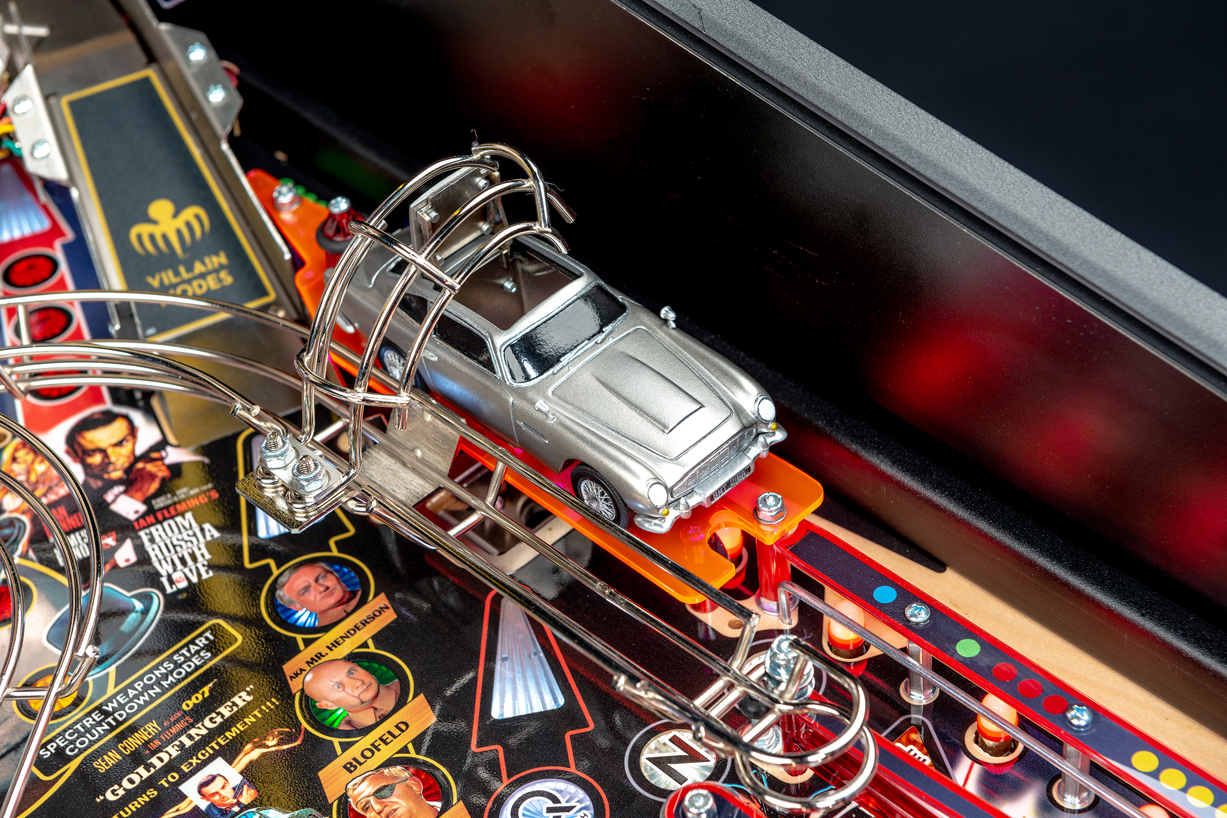 Aston Martin DB5 on James Bond 007 Premium pinball.